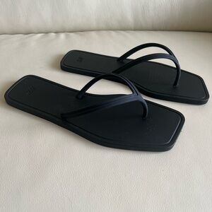 H&M Black Rubber Flip Flops Size 36/37